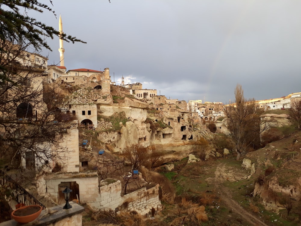 El Puente Cave Hotel