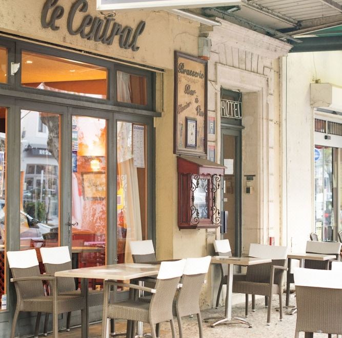 Hôtel Restaurant le Central-Chateaurenard Updated 2023 Room Price-Reviews &  Deals