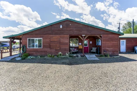Cascade Lake Inn