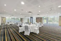 Quality Suites Pioneer Sands Hotels in Fairy Meadow