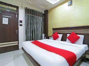 OYO 45599 Hotel Aaditya