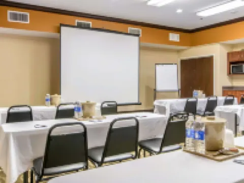 Comfort Suites Hotels in Daviess County