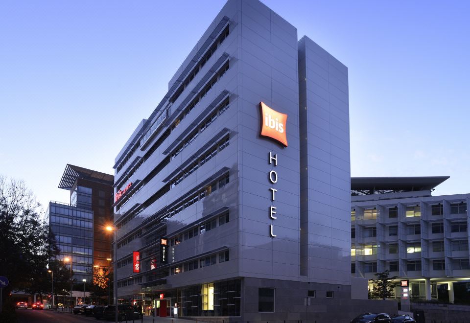 6. Ibis Lis..