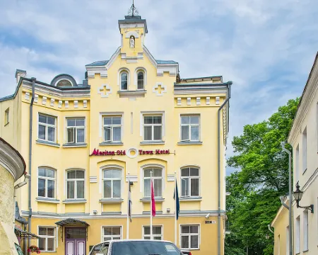 リジャ オールド タウン ホテル タリンのホテル