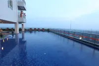Harris Hotel & Conventions Ciumbuleuit - Bandung - Pools
