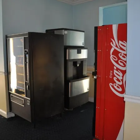 Super 8 by Wyndham Hayward Downtown