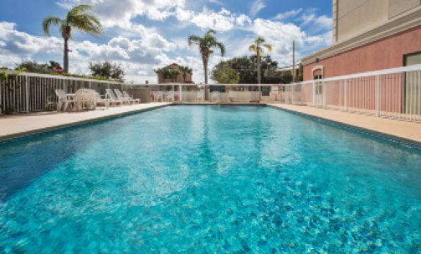 Spark by Hilton Orlando Universal Blvd