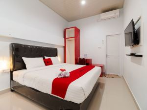 RedDoorz Plus near Palembang Icon Mall 2