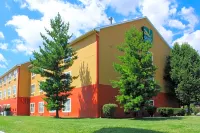 Quality Inn & Suites Cincinnati Sharonville Hotels in Sharonville