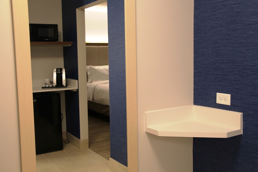 Holiday Inn Express & Suites Phoenix - Airport North, an Ihg Hotel