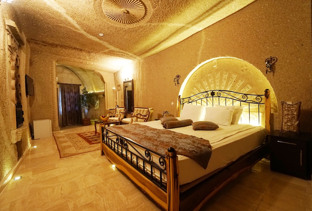 Roma Cave Suite