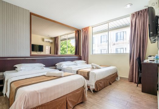 3. 골든힐 호텔..