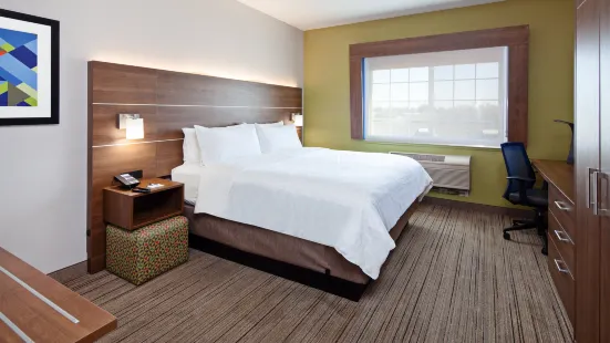 Holiday Inn Express & Suites Tulare