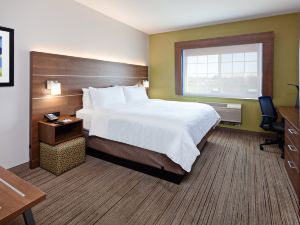 Holiday Inn Express & Suites Tulare