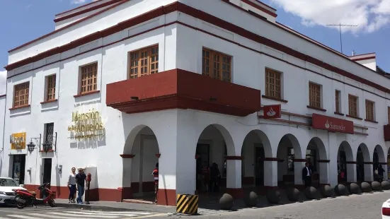 Mansion de Los Abuelos