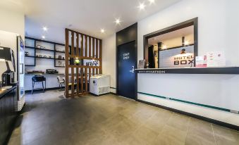 Box Hotel
