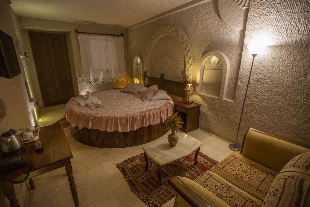 Hermes Cave Hotel