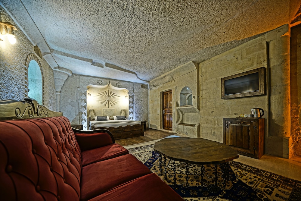 Castle Cave Hotel