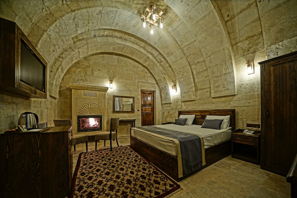 Castle Cave Hotel