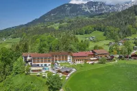Alm- & Wellnesshotel Alpenhof Hotel dekat Jennerbahn