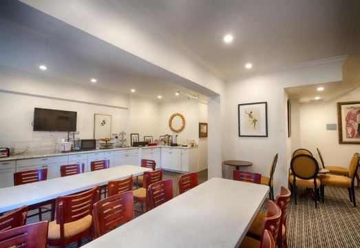 엠버시 호텔 썸네일