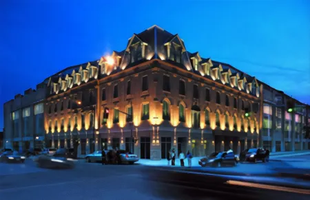 Best Western Plus Lamplighter Inn  Conference Centre Отели рядом с достопримечательностью «Principles Design Studio Inc»