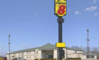 Super 8 by Wyndham Dickson