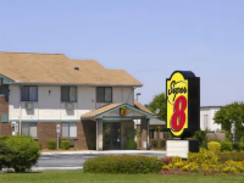 Super 8 by Wyndham Greenville Hotels in Greenville