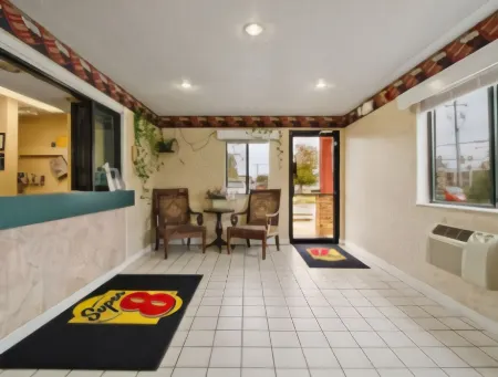 Super 8 by Wyndham Richmond Airport VA Отели в г. Сандстон