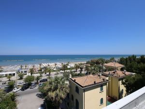 Apartment 30 Meters from the Sea with 6 Beds with Full Sea View