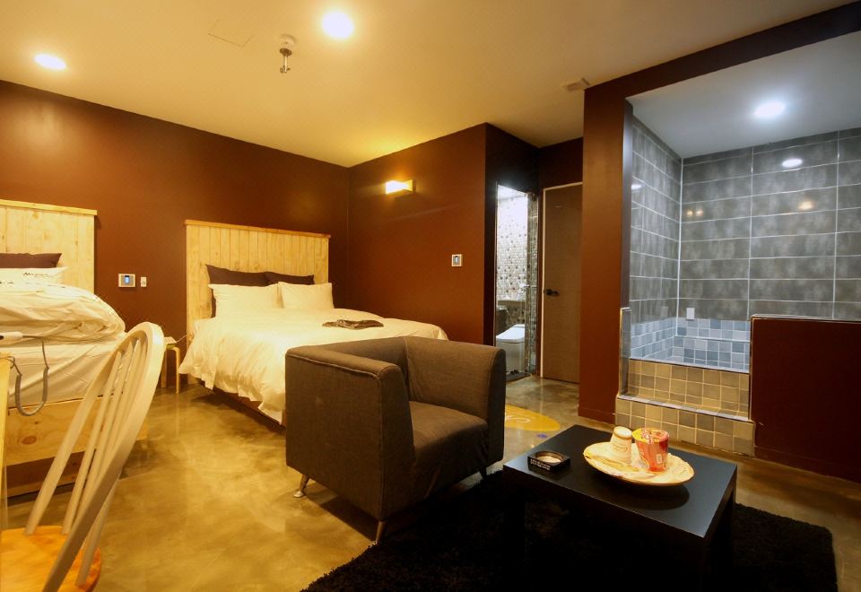 Hotel Merci - Housity