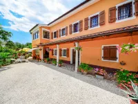 Villa Karolina Hotels in Opric