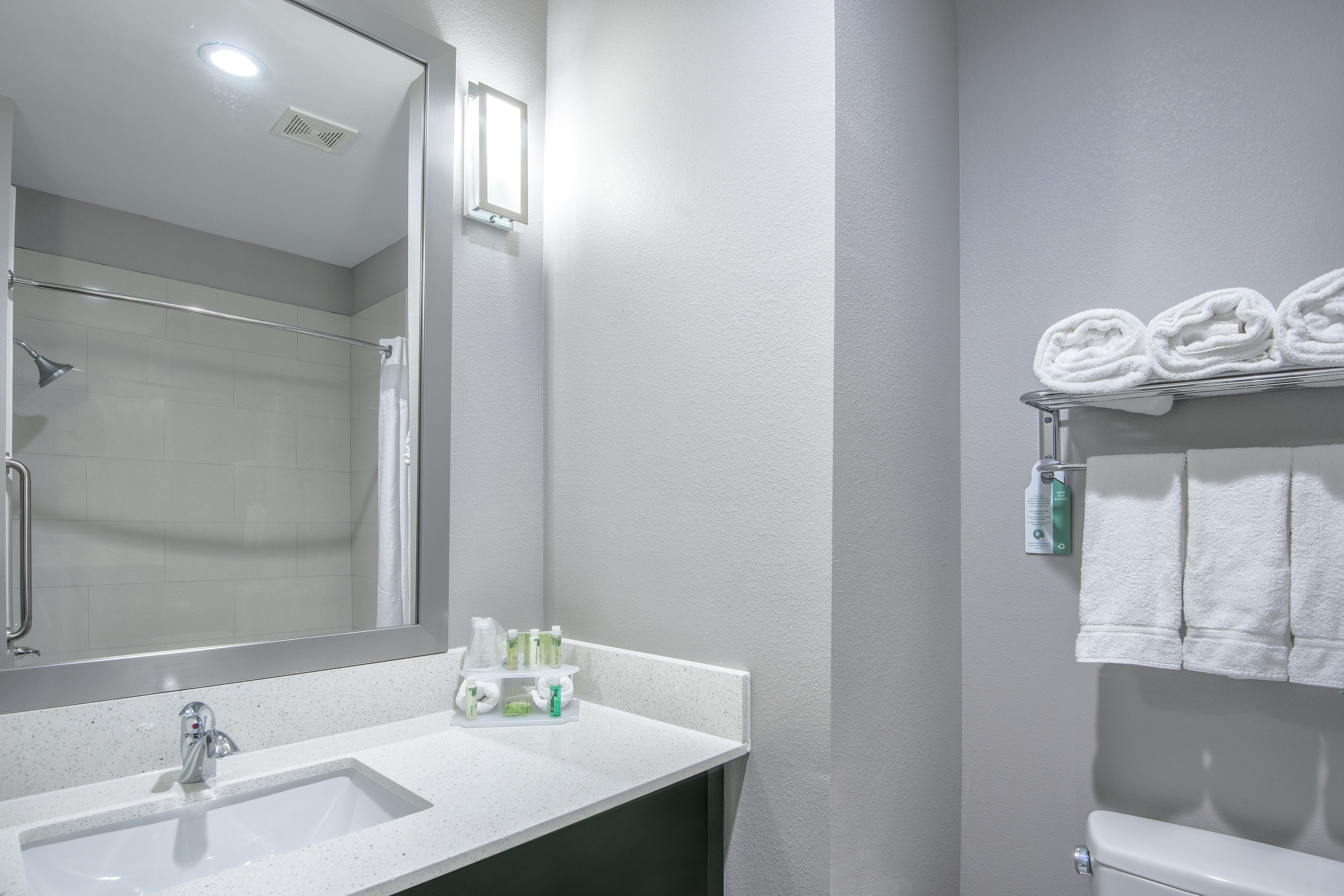 Holiday Inn Express and Suites Houston North - IAH Area, an Ihg Hotel