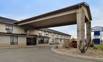 Lexington Inn & Suites-Windsor