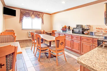 American Inn & Suites Romulus DTW