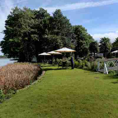Cbh Frensham Pond Hotel Hotel Exterior