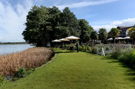 Cbh Frensham Pond Hotel Отели в г. Фарнем