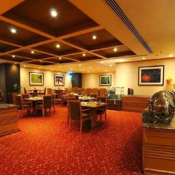 Orchid Hotel Al Barsha (formerly Golden Tulip Al Barsha) Отели рядом с достопримечательностью «Теком»