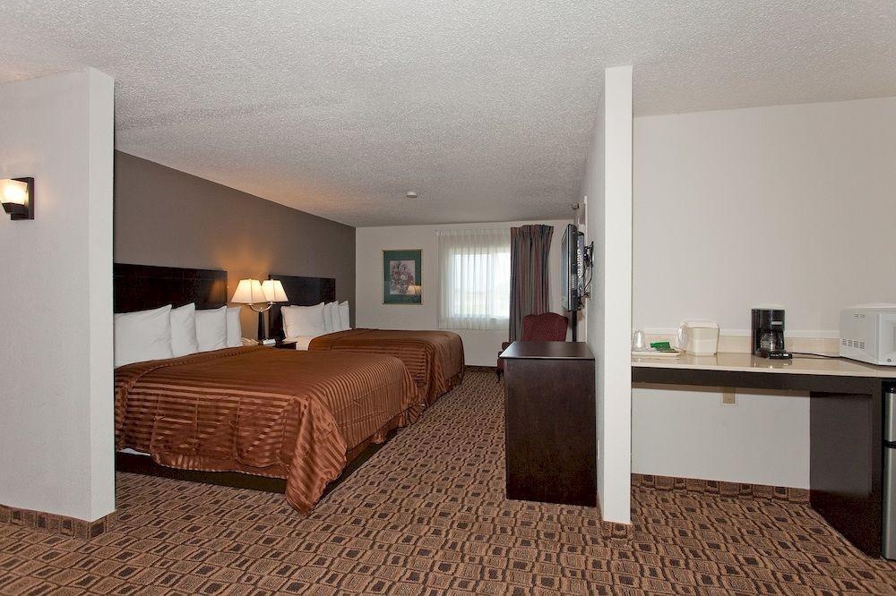 Quality Suites Airport Wichita