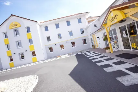 Premiere Classe Lyon Sud - Pierre BÉNITE Отели в г. Уллен