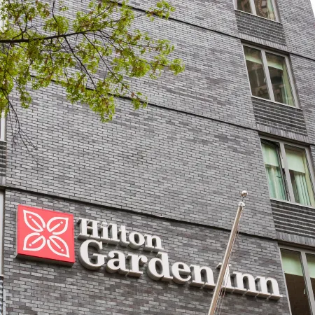 Hilton Garden Inn Long Island City Отели рядом с достопримечательностью «Станция метро Queens Plaza»