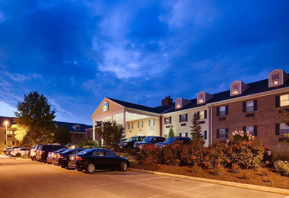 Best Western Plus Country Cupboard Inn - Housity