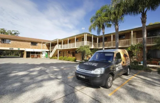 鷹巢城汽車旅館