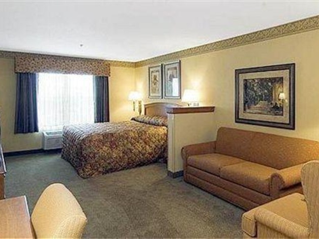 Country Inn & Suites by Radisson, Green Bay East, WI