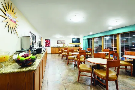 La Quinta Inn by Wyndham Caldwell Отели рядом с достопримечательностью «Парк Ротари Понд»