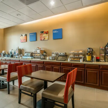 Comfort Inn & Suites Seattle North Отели рядом с достопримечательностью «Торговый центр Northgate»