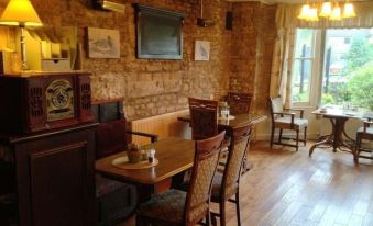 Burford Lodge Hotel - Adults Only - Housity