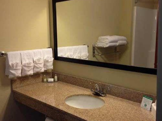Cobblestone Hotel & Suites - Newton