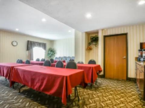 FairBridge Inn & Suites Batavia-Darien Amusement Park Hotels in Batavia