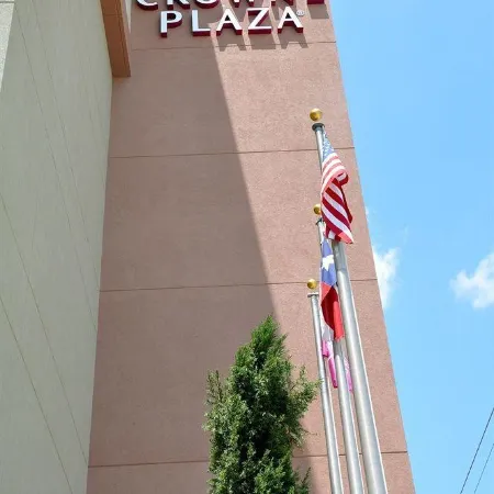 Crowne Plaza HOUSTON GALLERIA AREA by IHG Отели рядом с достопримечательностью «Водяная стена»